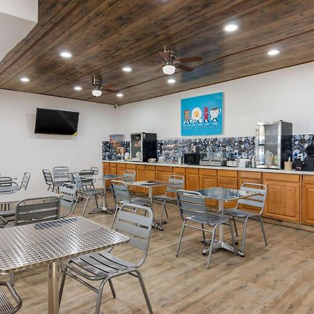 Rodeway Inn Broken Bow-Hochatown Екстериор снимка