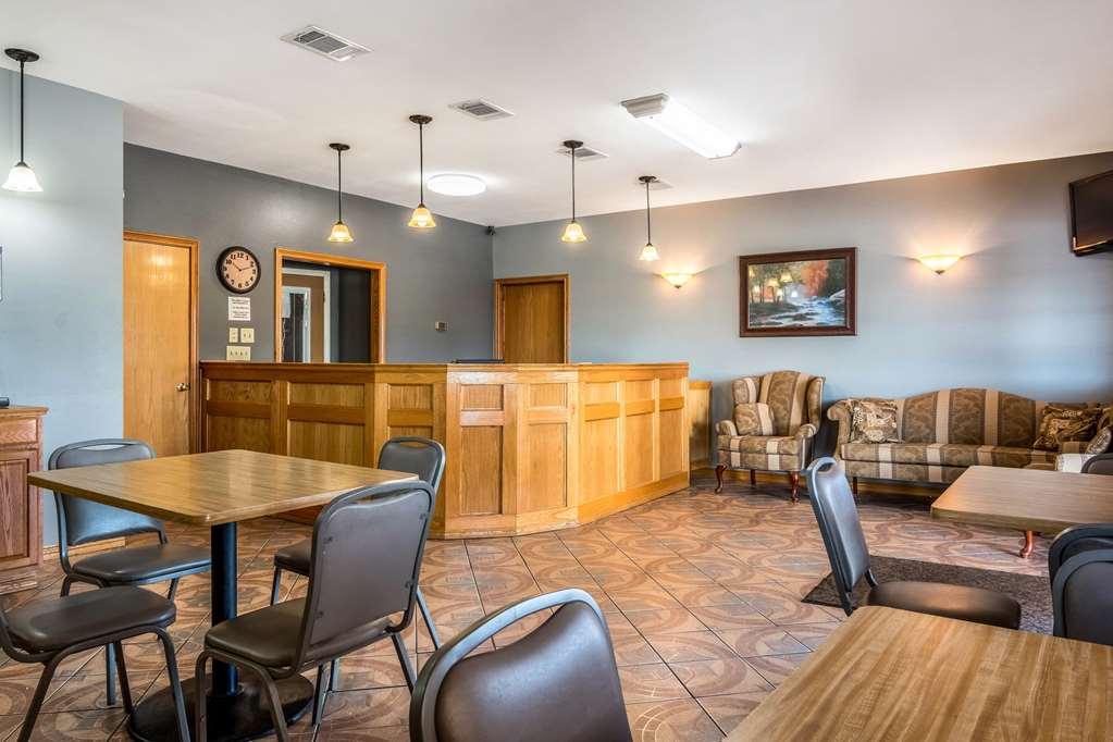 Rodeway Inn Broken Bow-Hochatown Интериор снимка