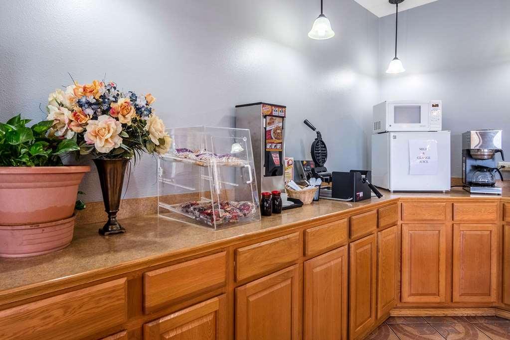 Rodeway Inn Broken Bow-Hochatown Ресторант снимка