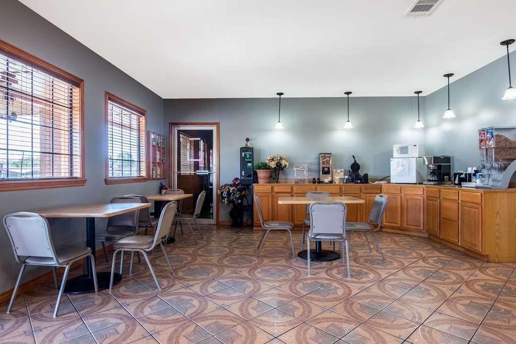 Rodeway Inn Broken Bow-Hochatown Ресторант снимка