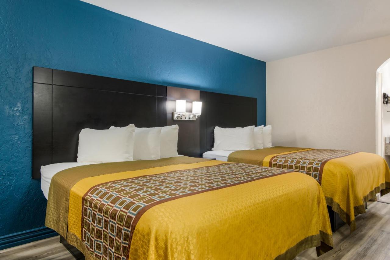 Rodeway Inn Broken Bow-Hochatown Екстериор снимка