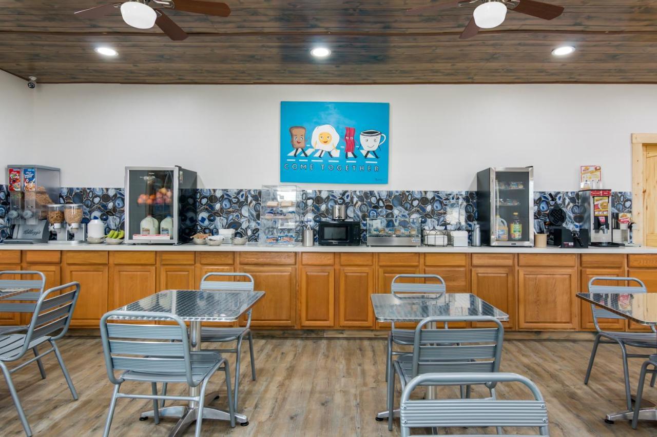 Rodeway Inn Broken Bow-Hochatown Екстериор снимка