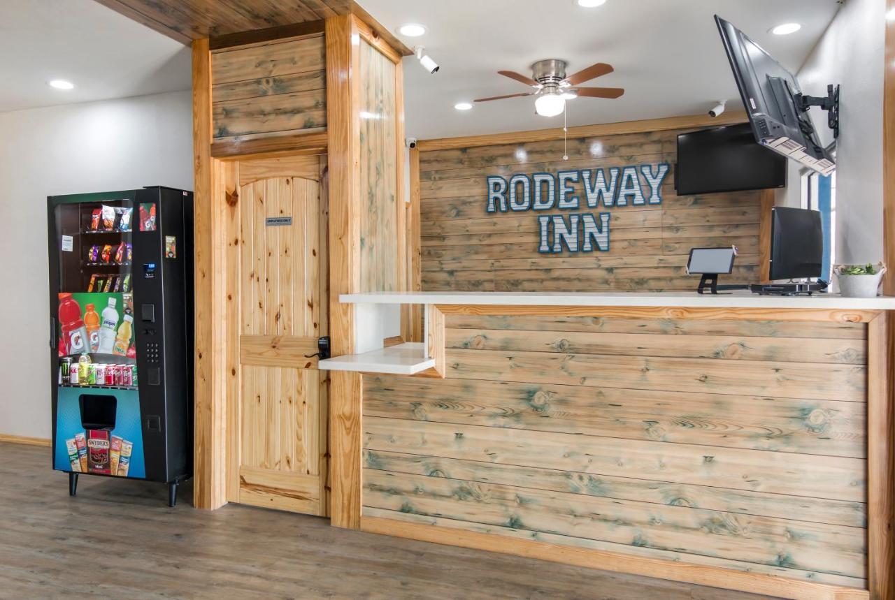 Rodeway Inn Broken Bow-Hochatown Екстериор снимка