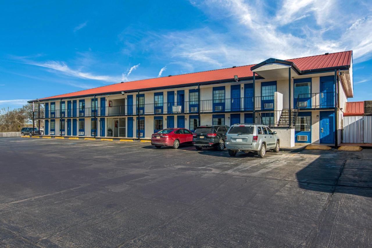 Rodeway Inn Broken Bow-Hochatown Екстериор снимка