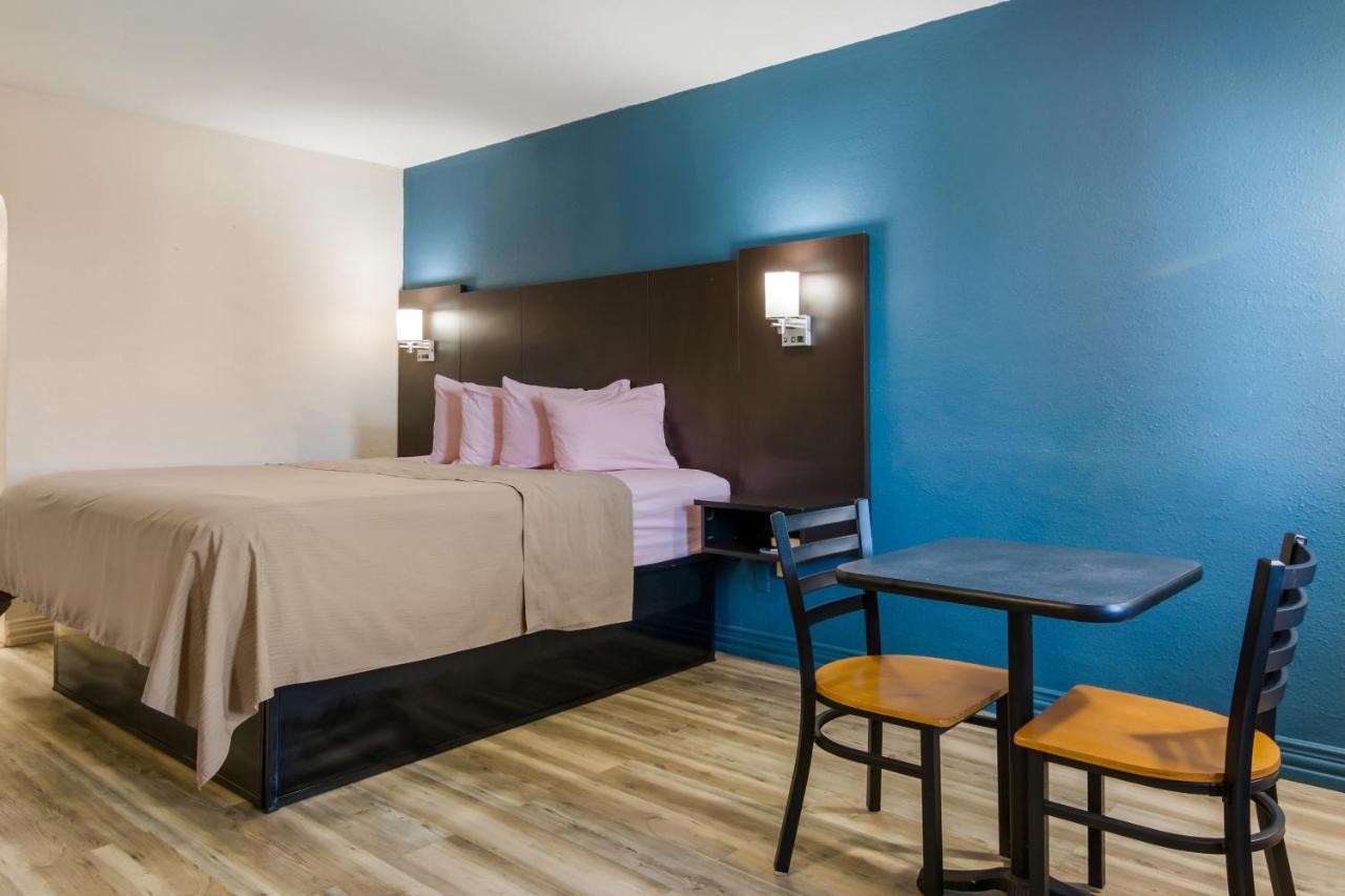 Rodeway Inn Broken Bow-Hochatown Екстериор снимка