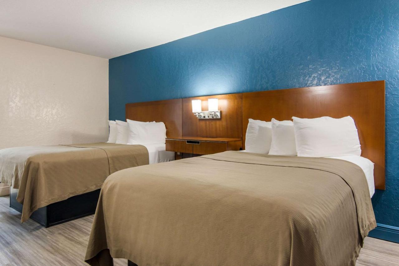 Rodeway Inn Broken Bow-Hochatown Екстериор снимка