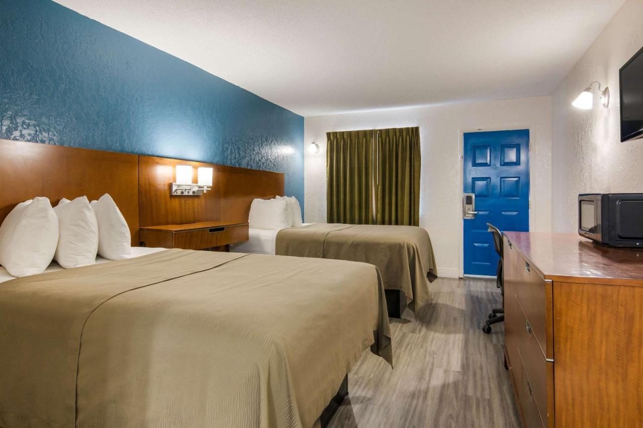 Rodeway Inn Broken Bow-Hochatown Екстериор снимка