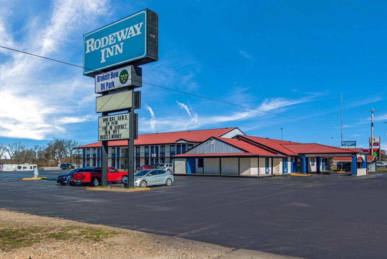 Rodeway Inn Broken Bow-Hochatown Екстериор снимка
