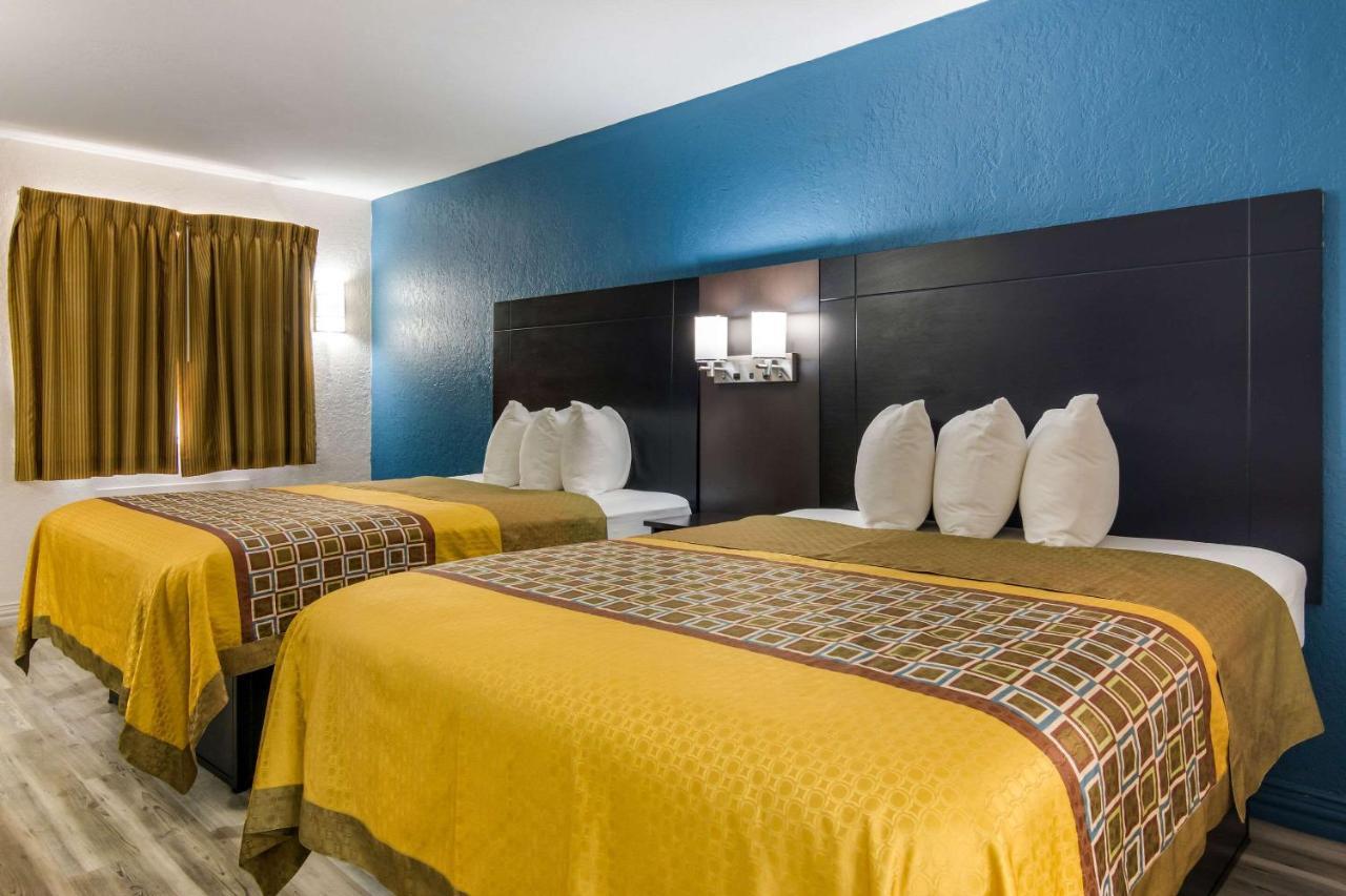 Rodeway Inn Broken Bow-Hochatown Екстериор снимка