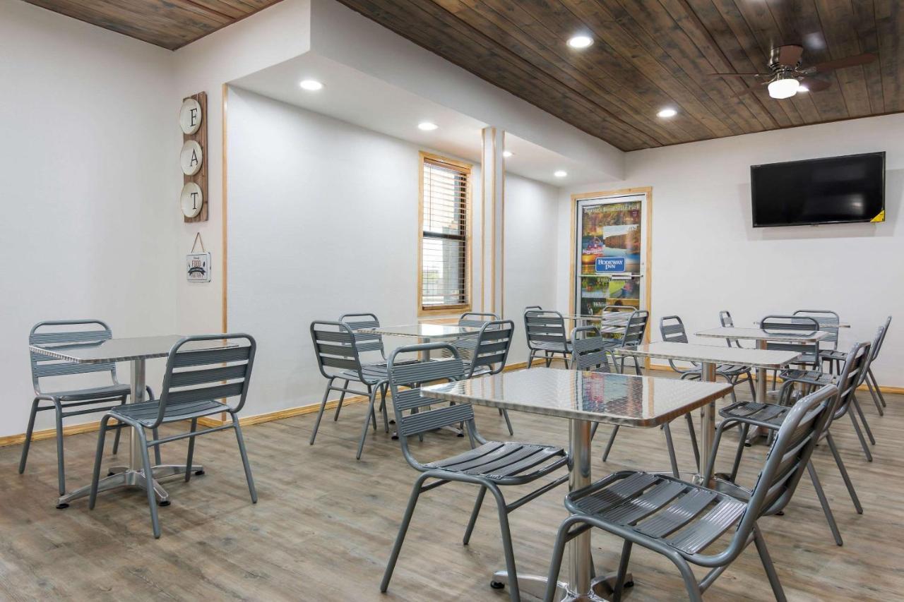 Rodeway Inn Broken Bow-Hochatown Екстериор снимка
