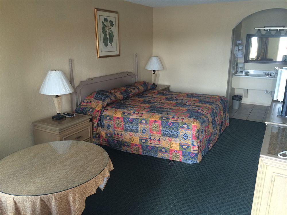 Rodeway Inn Broken Bow-Hochatown Екстериор снимка