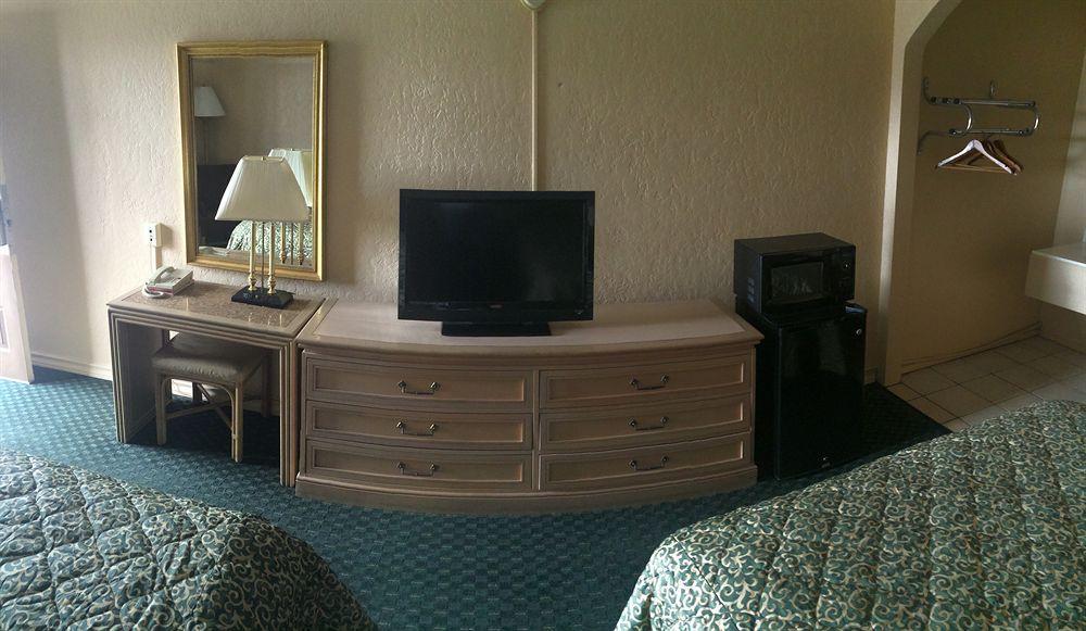 Rodeway Inn Broken Bow-Hochatown Екстериор снимка