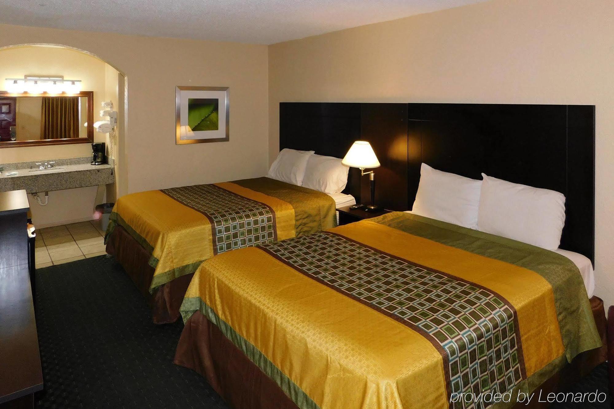 Rodeway Inn Broken Bow-Hochatown Екстериор снимка