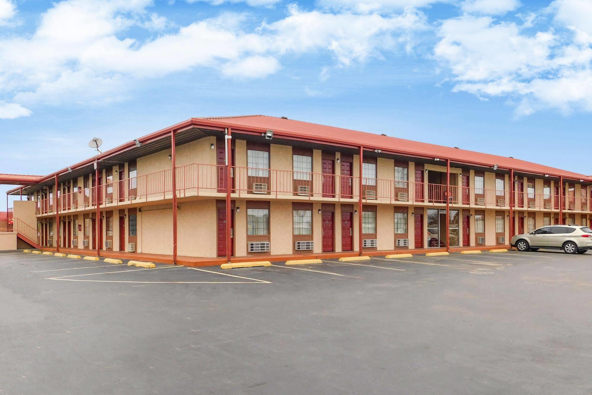 Rodeway Inn Broken Bow-Hochatown Екстериор снимка
